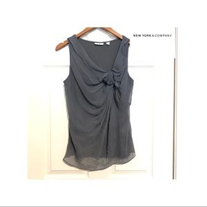 New York & company gray sleeveless blouse size:M